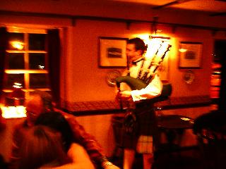 Blurred memories of a piper in the Boat (pub), Abo