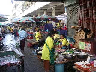 21 Market Udon Thani - yellow everywhere